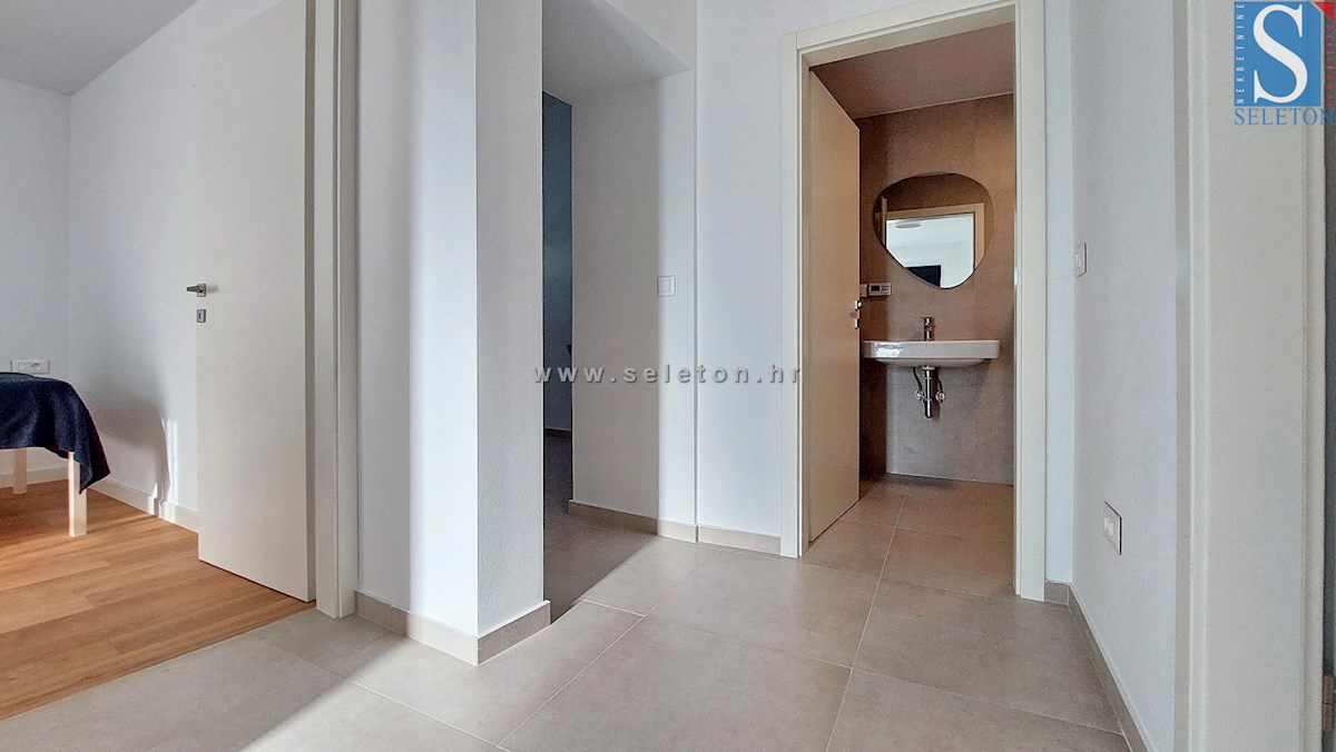 Poreč - okolica, popolnoma prenovljeno dvoetažno stanovanje velikosti 85 m2