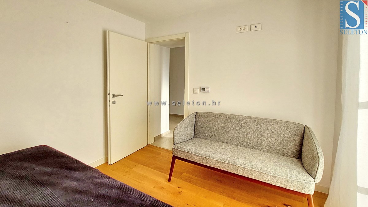 Poreč - okolica, popolnoma prenovljeno dvoetažno stanovanje velikosti 85 m2