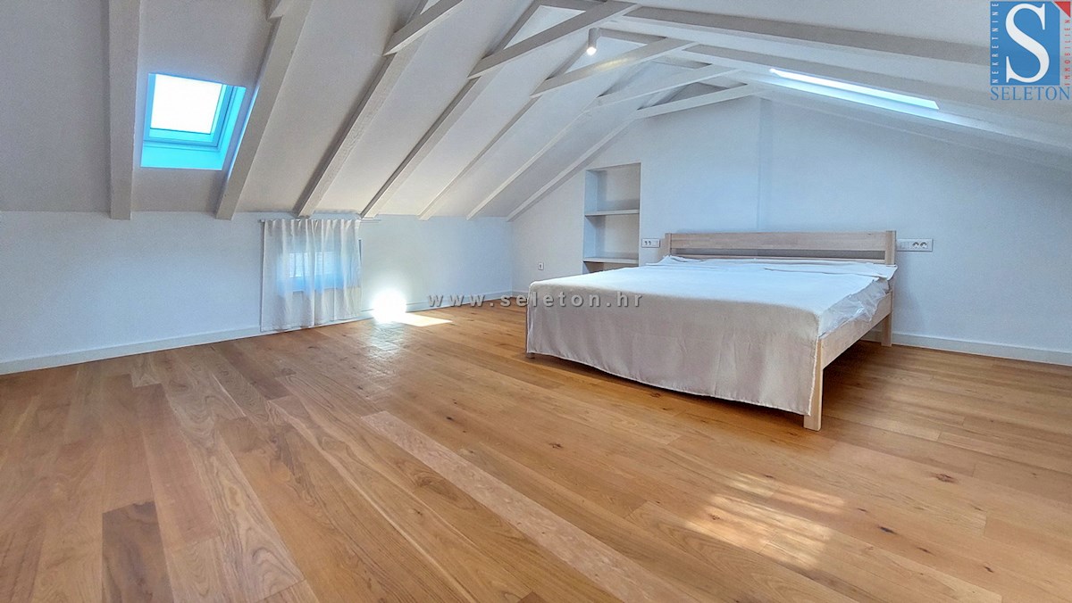 Poreč - okolica, popolnoma prenovljeno dvoetažno stanovanje velikosti 85 m2