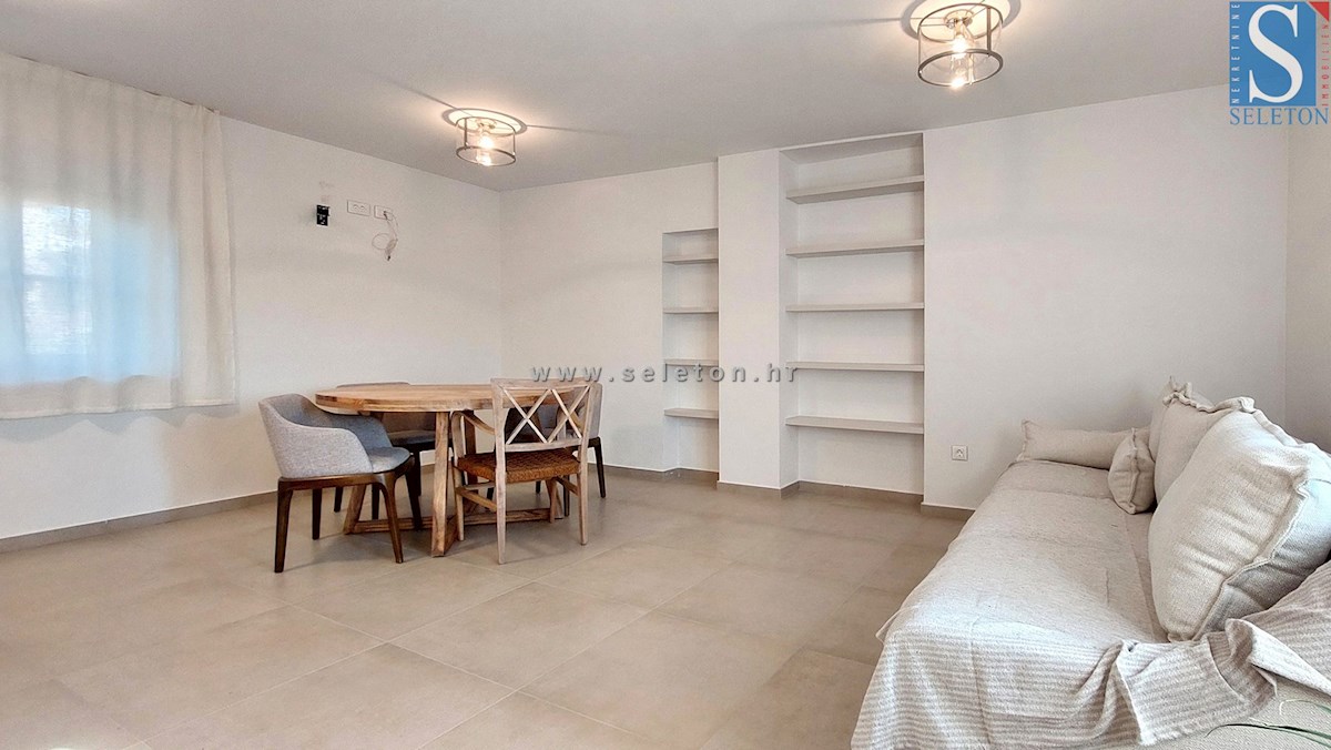 Poreč - okolica, popolnoma prenovljeno dvoetažno stanovanje velikosti 85 m2
