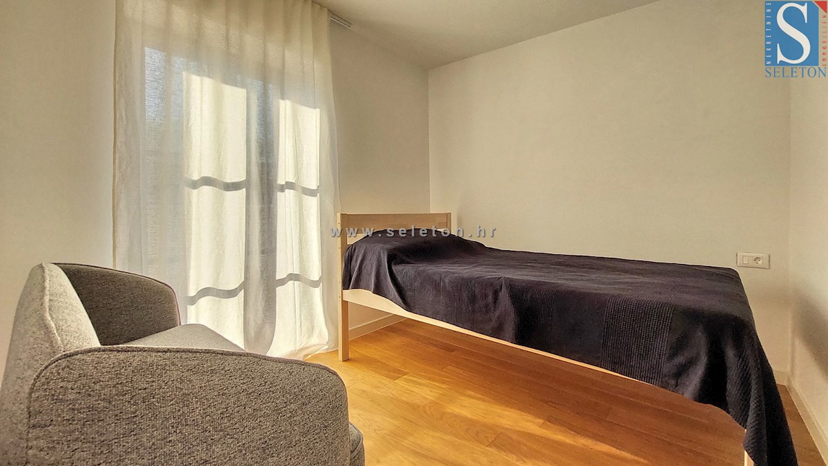 Poreč - okolica, popolnoma prenovljeno dvoetažno stanovanje velikosti 85 m2
