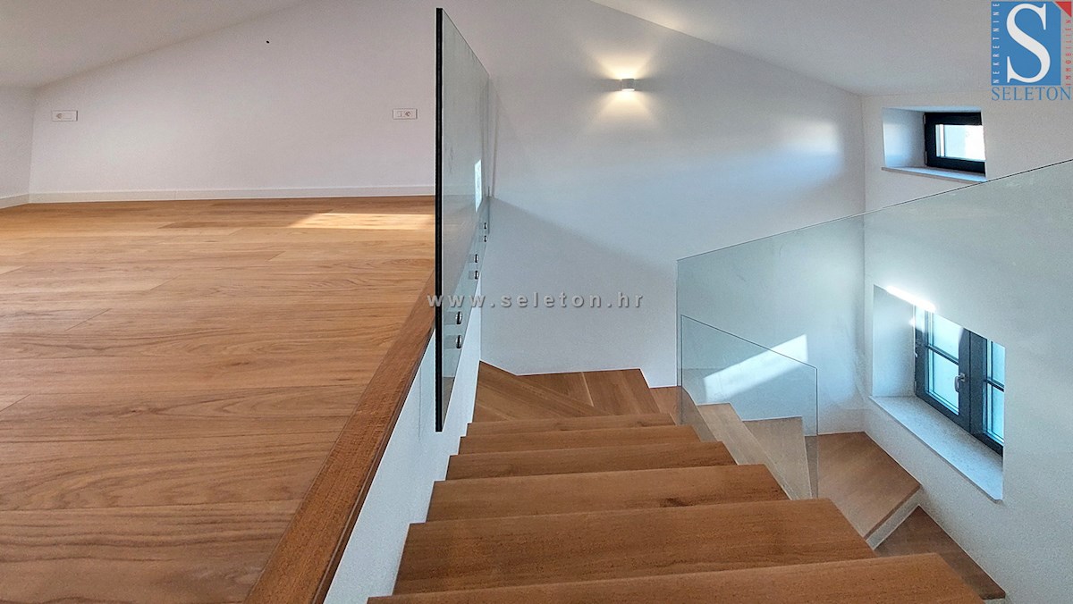 Poreč - okolica, popolnoma prenovljeno dvoetažno stanovanje velikosti 85 m2