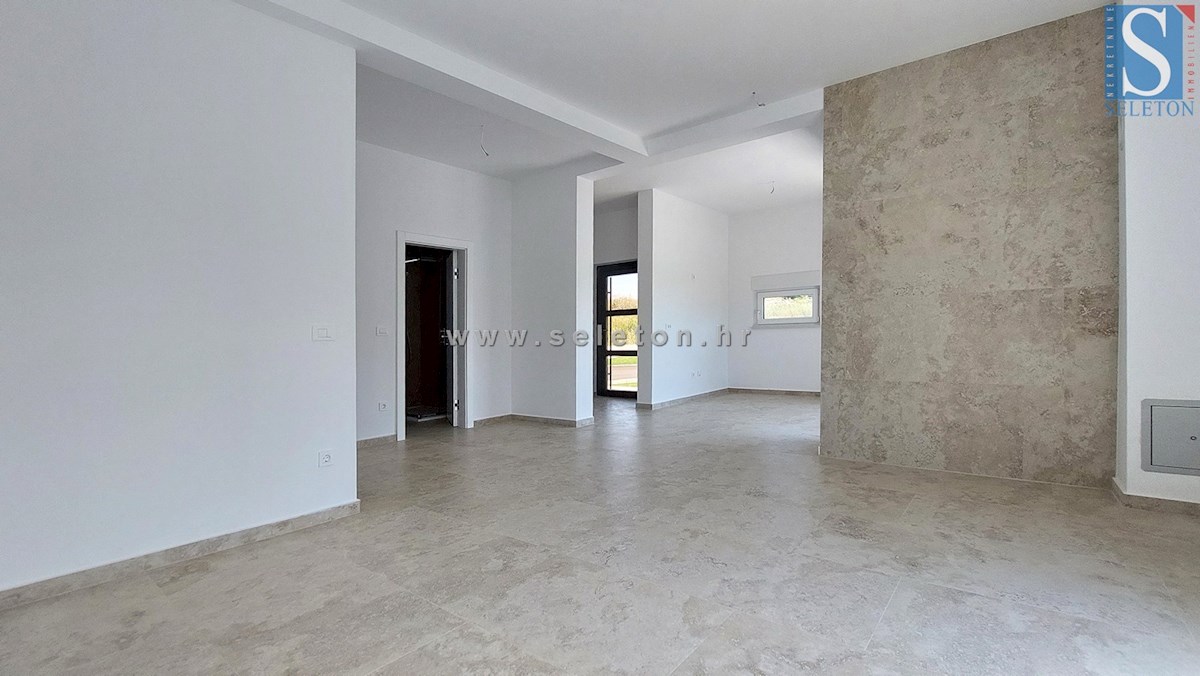 Poreč - novo moderno stanovanje od 76 m2 z vrtom in dvema parkirnima mestoma