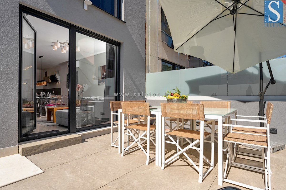 Vrstna hiša velikosti 114 m2 z bazenom