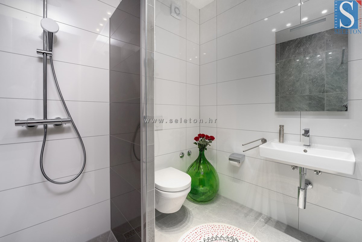 Vrstna hiša velikosti 114 m2 z bazenom