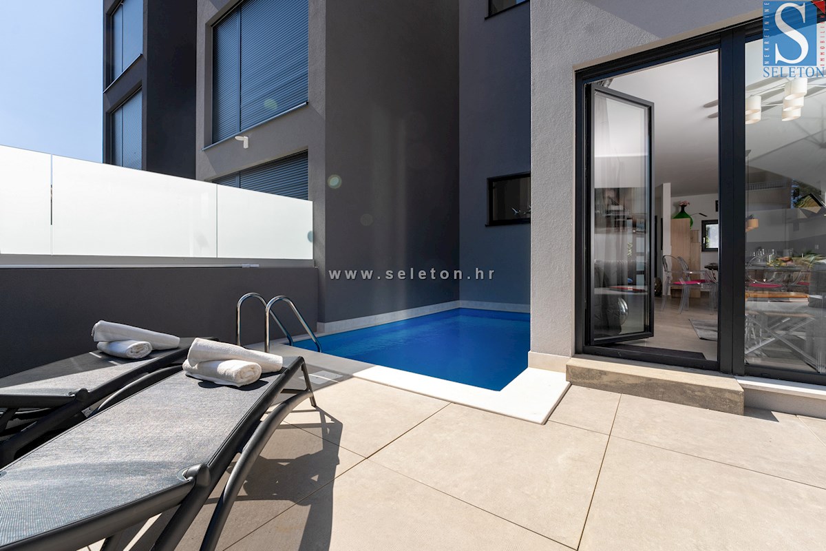 Vrstna hiša velikosti 114 m2 z bazenom