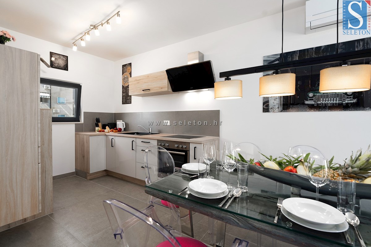 Vrstna hiša velikosti 114 m2 z bazenom