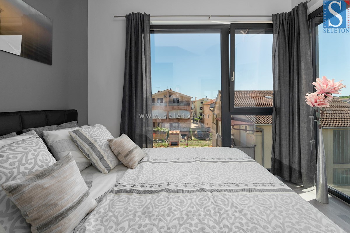 Vrstna hiša velikosti 114 m2 z bazenom