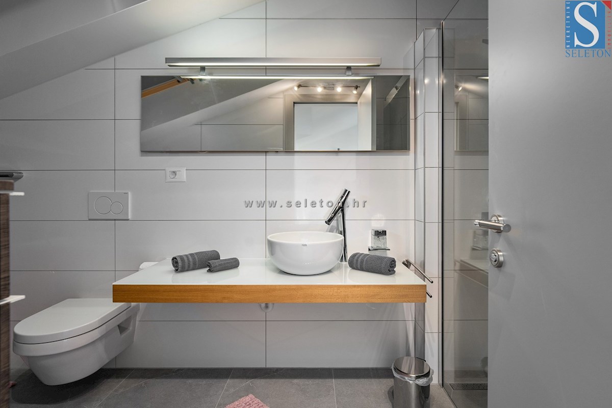 Vrstna hiša velikosti 114 m2 z bazenom