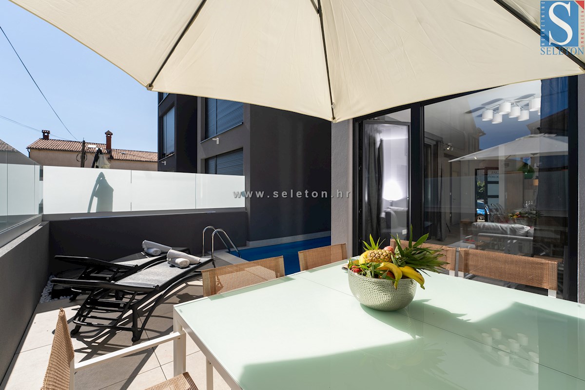 Vrstna hiša velikosti 114 m2 z bazenom