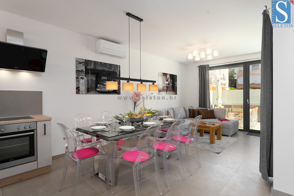 Vrstna hiša velikosti 114 m2 z bazenom