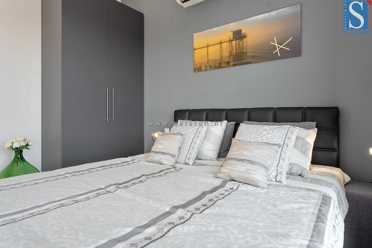 Vrstna hiša velikosti 114 m2 z bazenom