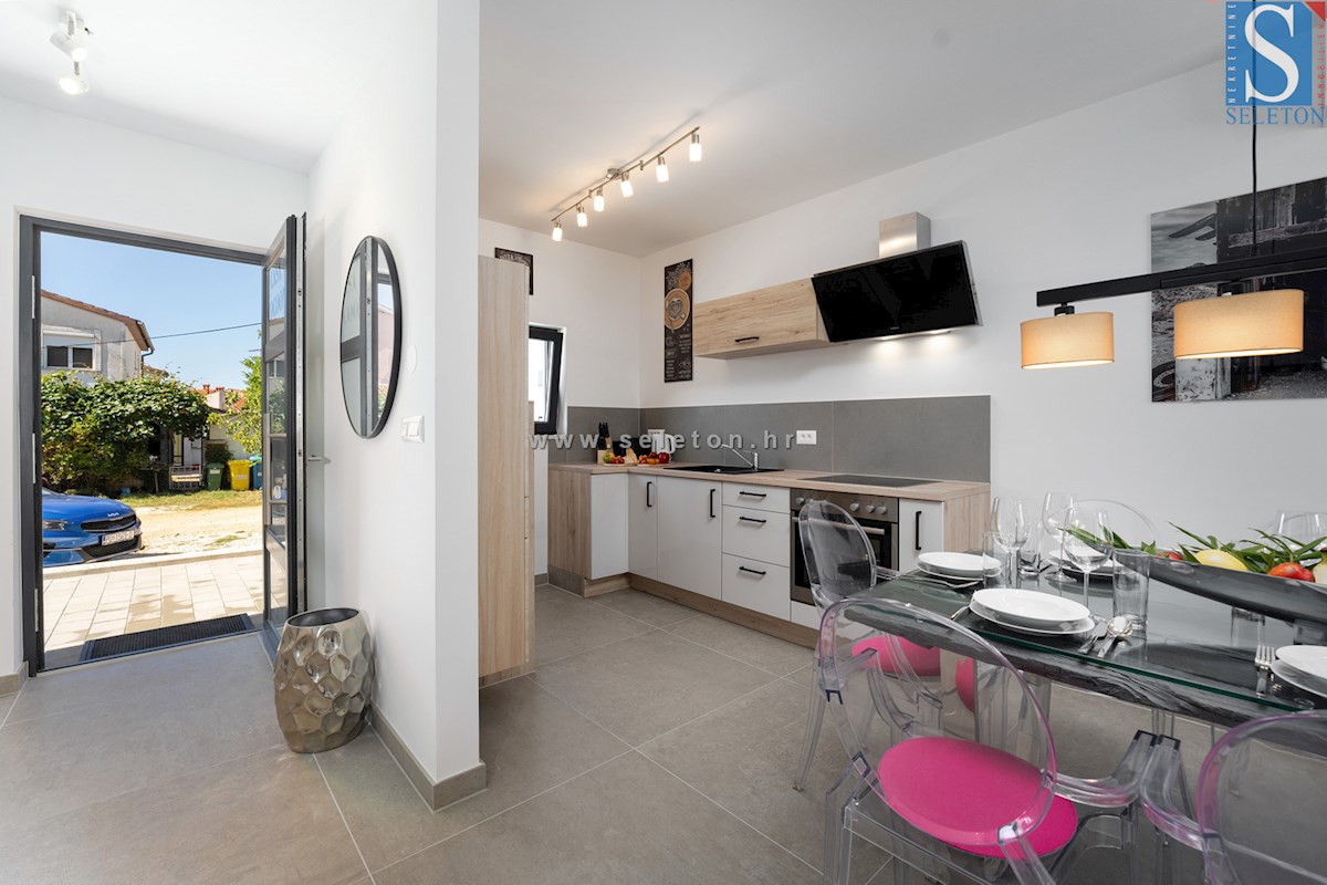 Vrstna hiša velikosti 114 m2 z bazenom