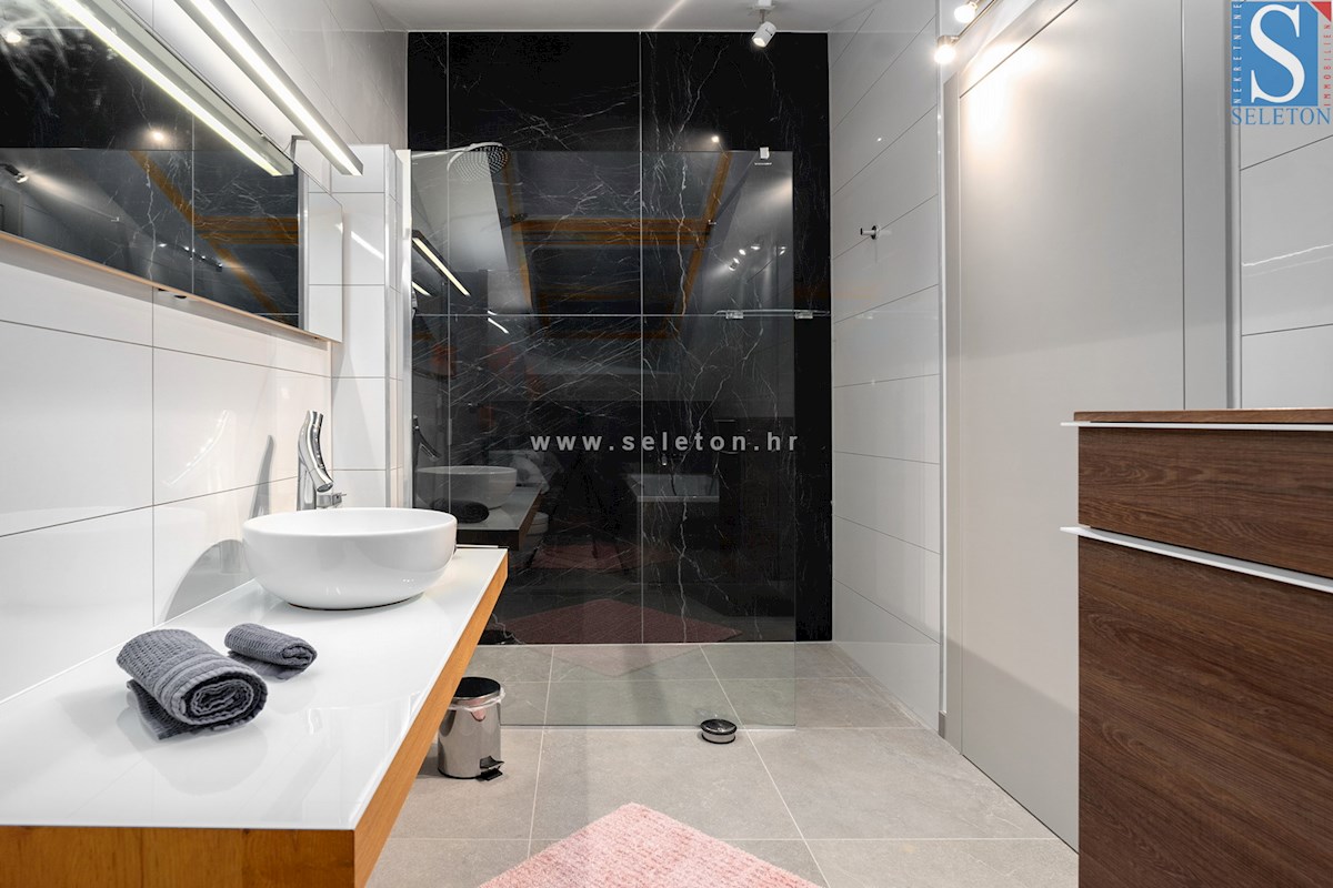 Vrstna hiša velikosti 114 m2 z bazenom