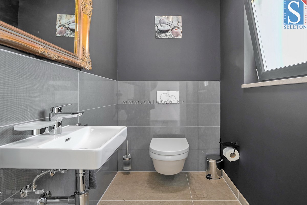 Vrstna hiša velikosti 114 m2 z bazenom