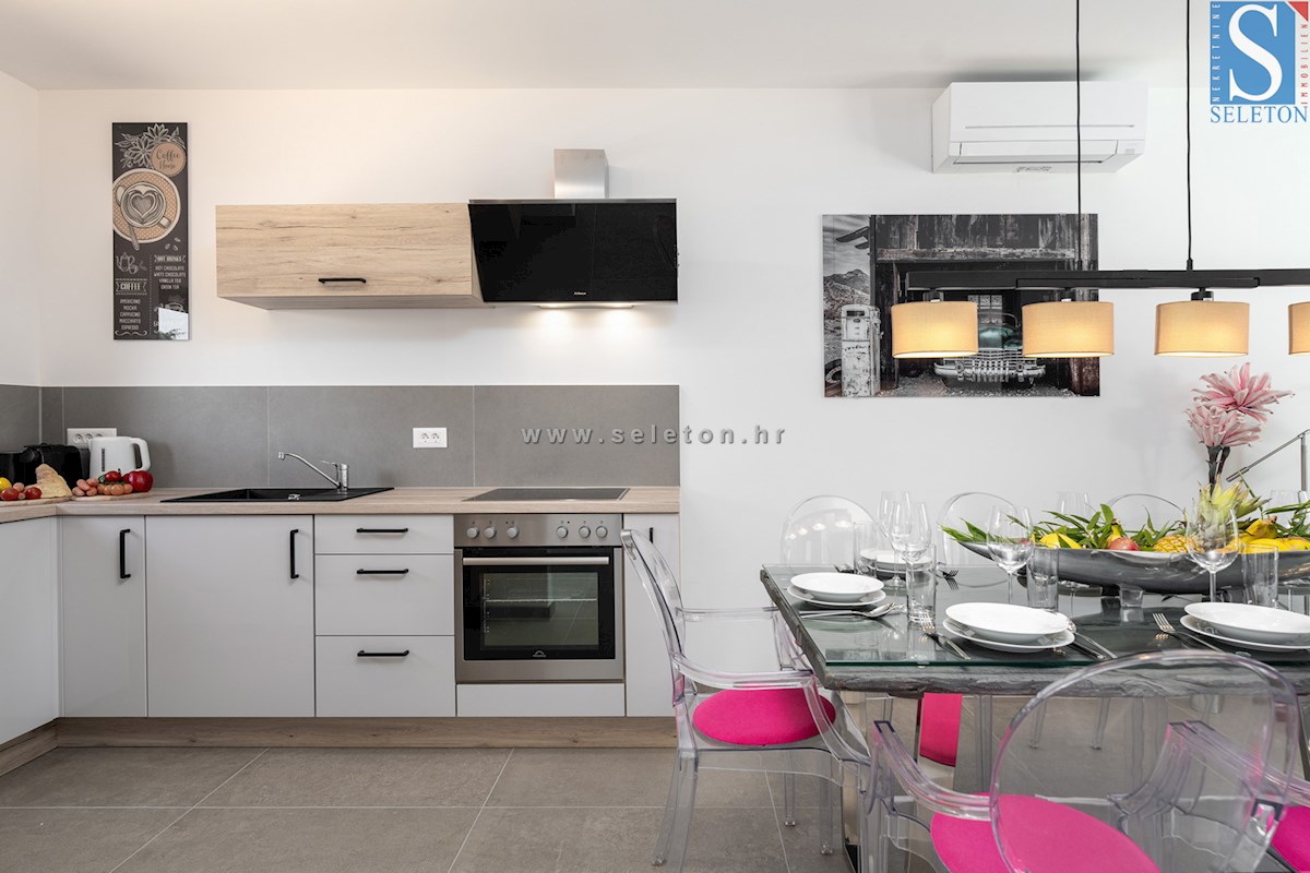 Vrstna hiša velikosti 114 m2 z bazenom