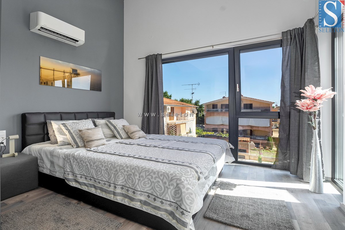 Vrstna hiša velikosti 114 m2 z bazenom