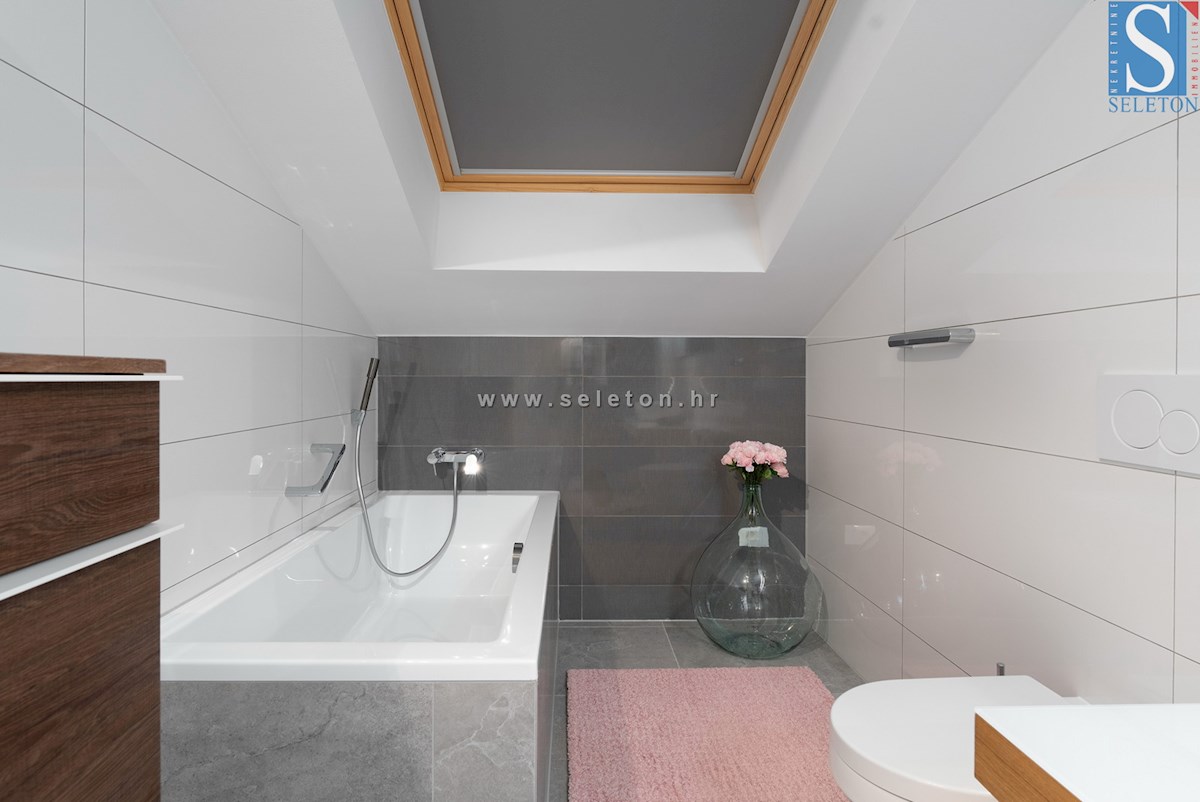 Vrstna hiša velikosti 114 m2 z bazenom