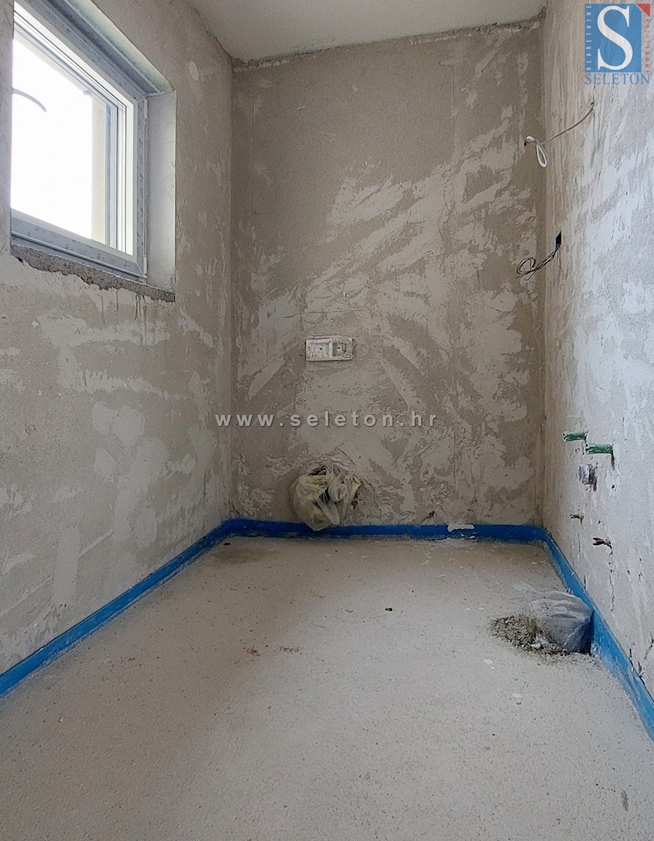 Istra, Poreč, novo stanovanje 91 m2, 1. nadstropje, cca 800 m od morja (zračne črte)