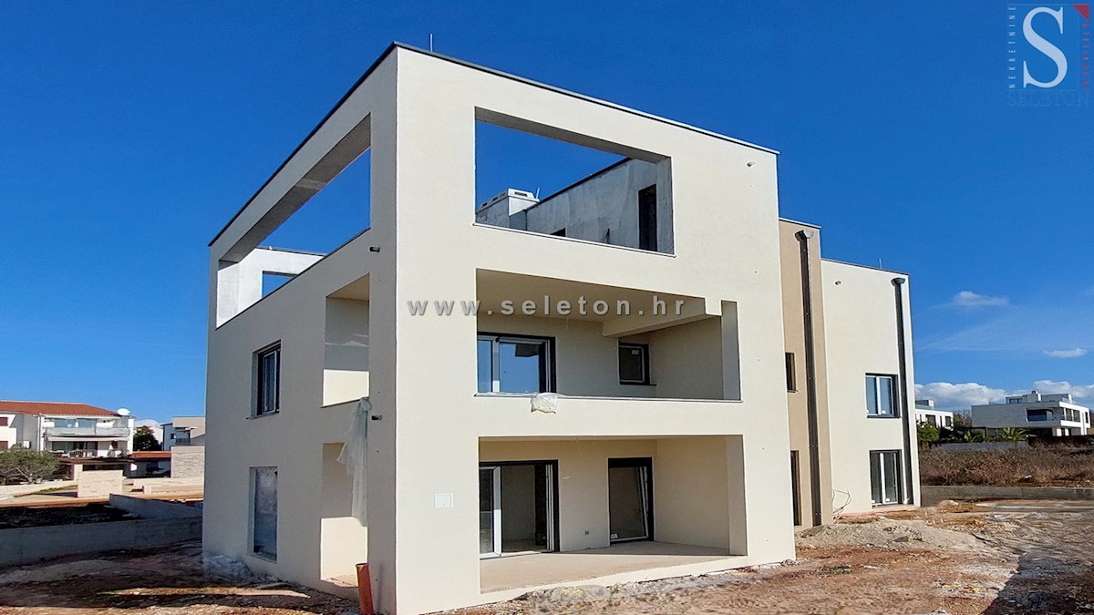 Istra, Poreč, novo stanovanje 161 m2, 2. nadstropje, pogled na morje, cca 800 m od morja (zračne črte)