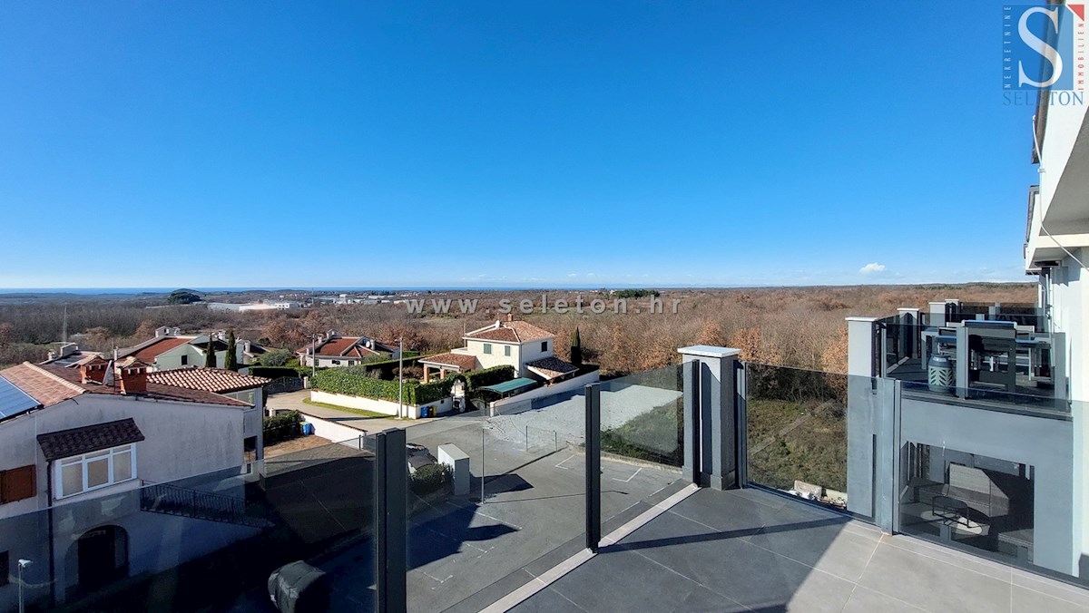 Istra, Poreč, novo stanovanje 82 m2 s pogledom na morje v bližini Poreča, 2 parkirni mesti in shramba