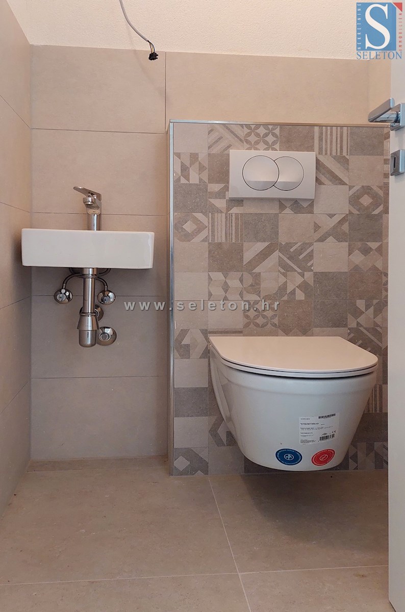 Istra, Poreč, novo stanovanje 82 m2 s pogledom na morje v bližini Poreča, 2 parkirni mesti in shramba