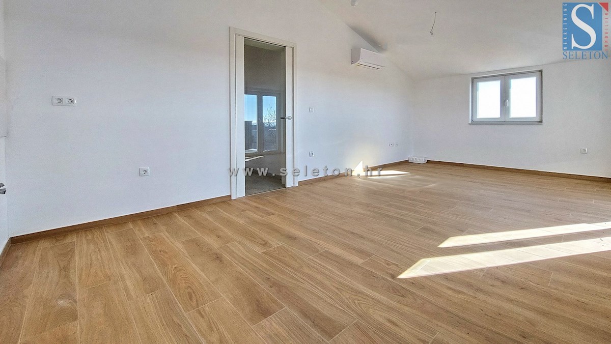 Istra, Poreč, novo stanovanje 82 m2 s pogledom na morje v bližini Poreča, 2 parkirni mesti in shramba