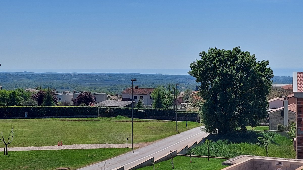 Samostojna hiša 240 m2 s pogledom na morje, bazenom in garažo v bližini Poreča - v gradnji