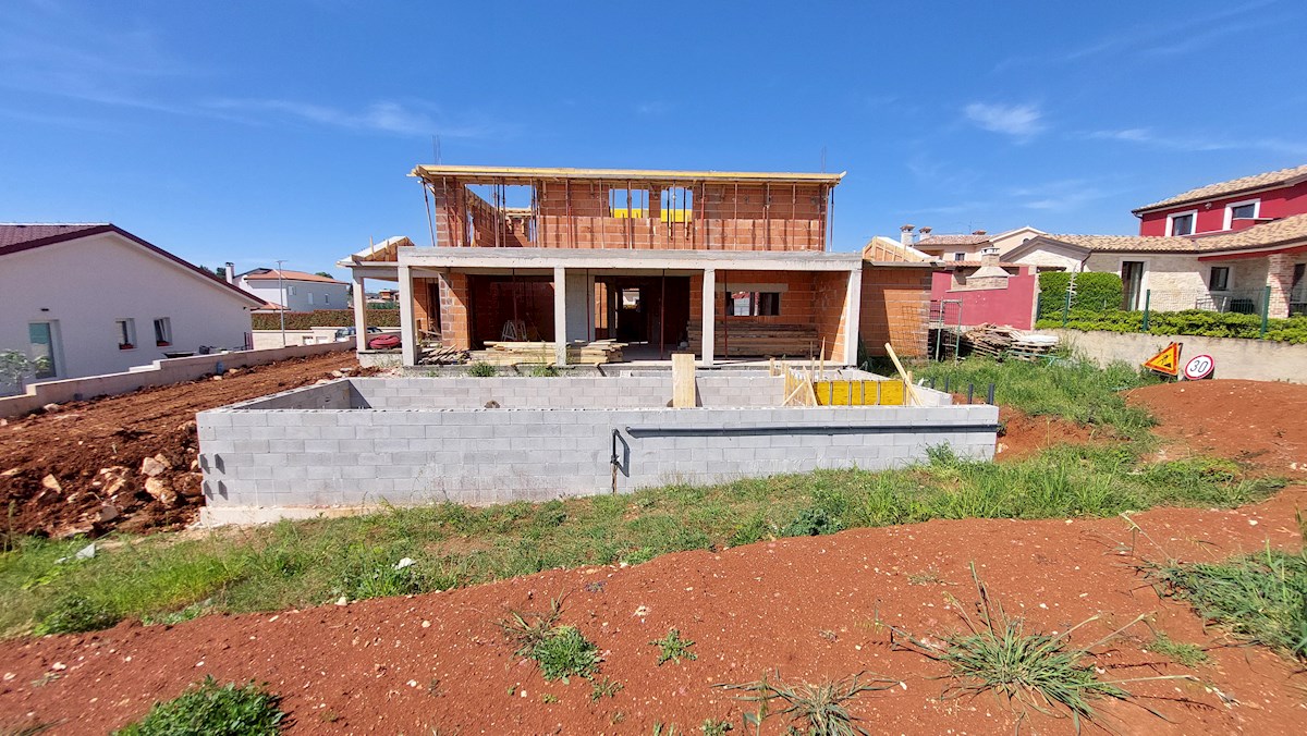 Samostojna hiša 240 m2 s pogledom na morje, bazenom in garažo v bližini Poreča - v gradnji