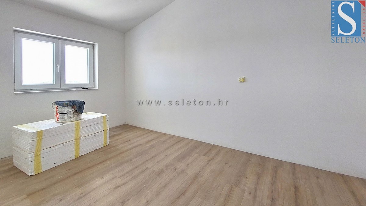 Stanovanje v okolici Poreča 82 m2 s pogledom na morje