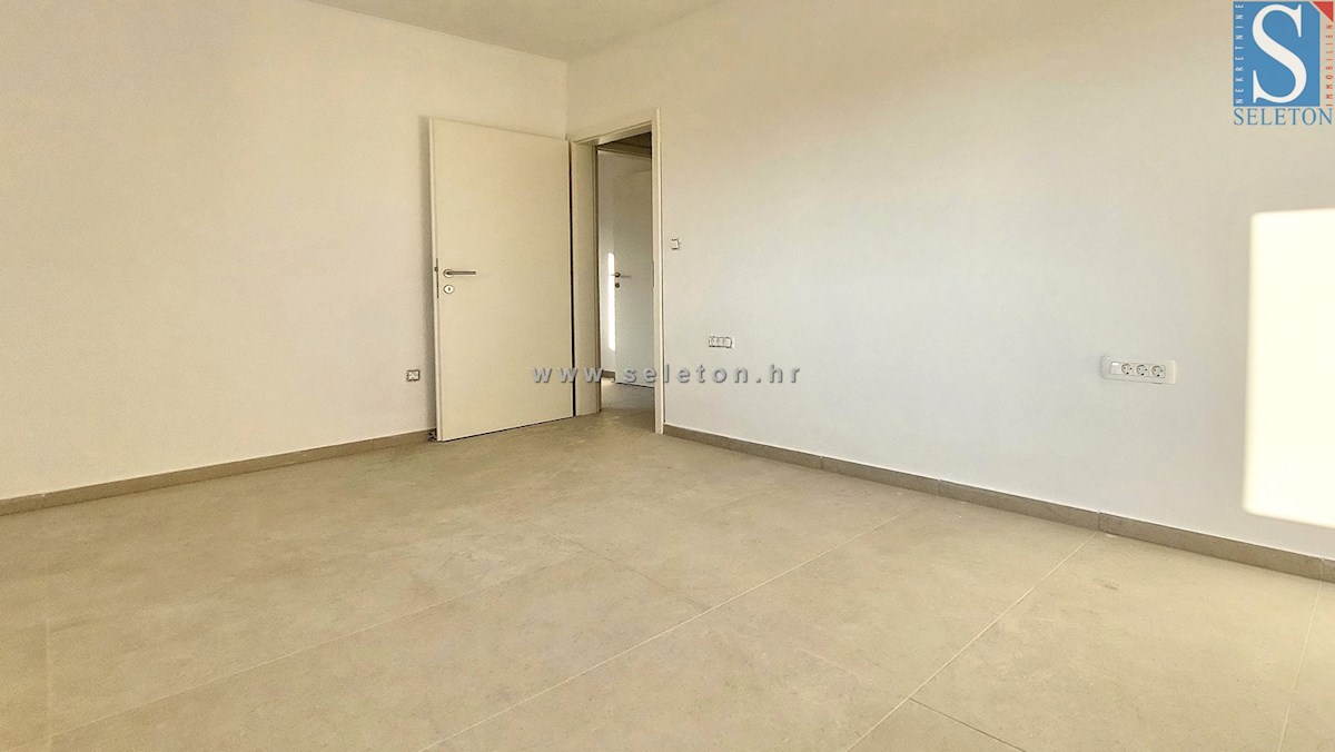 Novo stanovanje v okolici Poreča 94 m2 z veliko strešno teraso od 84 m2