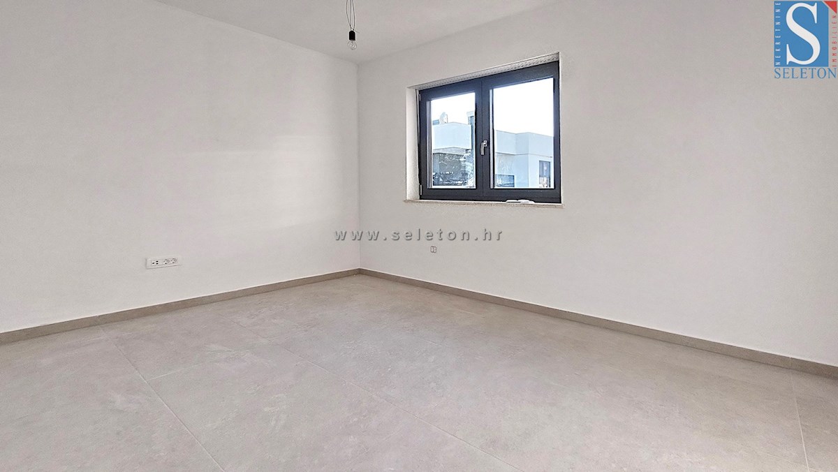 Novo stanovanje v okolici Poreča 94 m2 z veliko strešno teraso od 84 m2