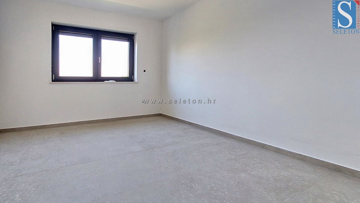 Novo stanovanje v okolici Poreča 94 m2 z veliko strešno teraso od 84 m2