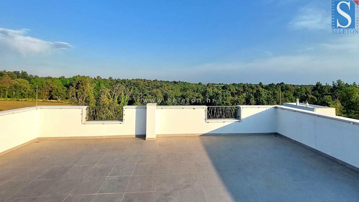 Novo stanovanje v okolici Poreča 94 m2 z veliko strešno teraso od 84 m2