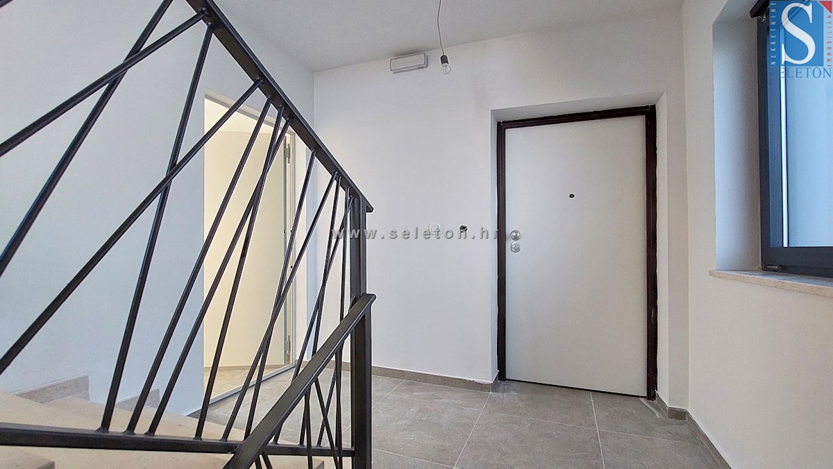 Novo stanovanje v okolici Poreča 94 m2 z veliko strešno teraso od 84 m2