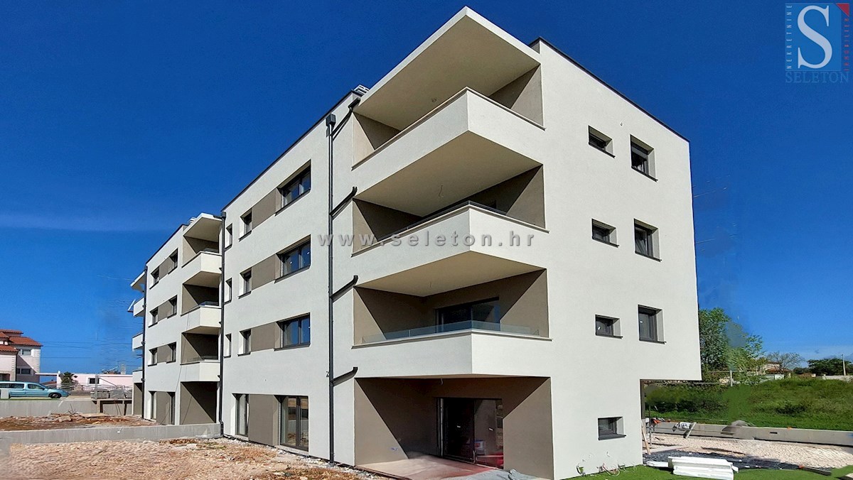 Poreč - novo stanovanje 66 m2, pogled na morje, DVIGALO, 2 parkirni mesti