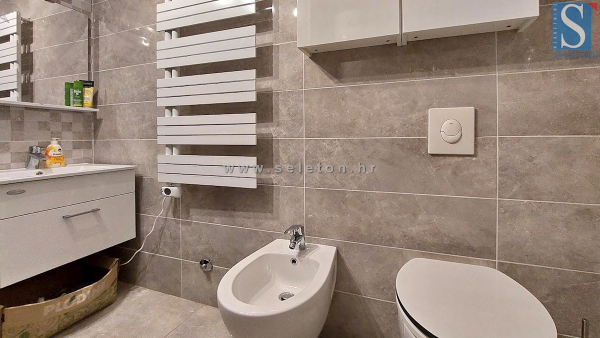 Funtana, opremljeno dvoetažno stanovanje 76 m2