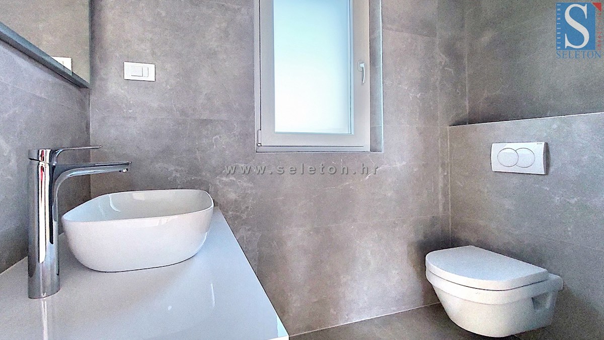 Poreč - novo stanovanje 66 m2, pogled na morje, DVIGALO, 2 parkirni mesti