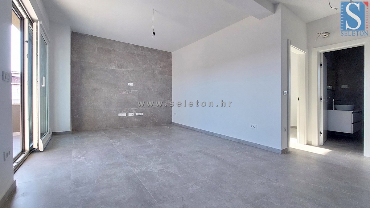 Poreč - novo stanovanje 66 m2, pogled na morje, DVIGALO, 2 parkirni mesti