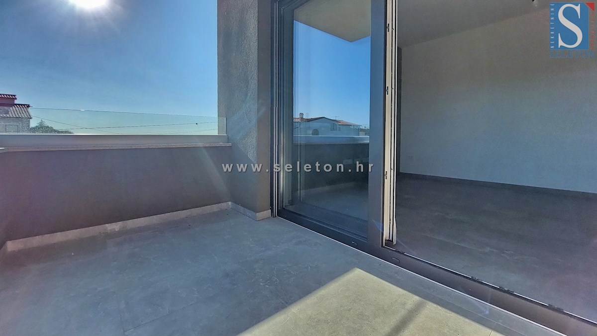 Poreč - novo stanovanje 66 m2, pogled na morje, DVIGALO, 2 parkirni mesti