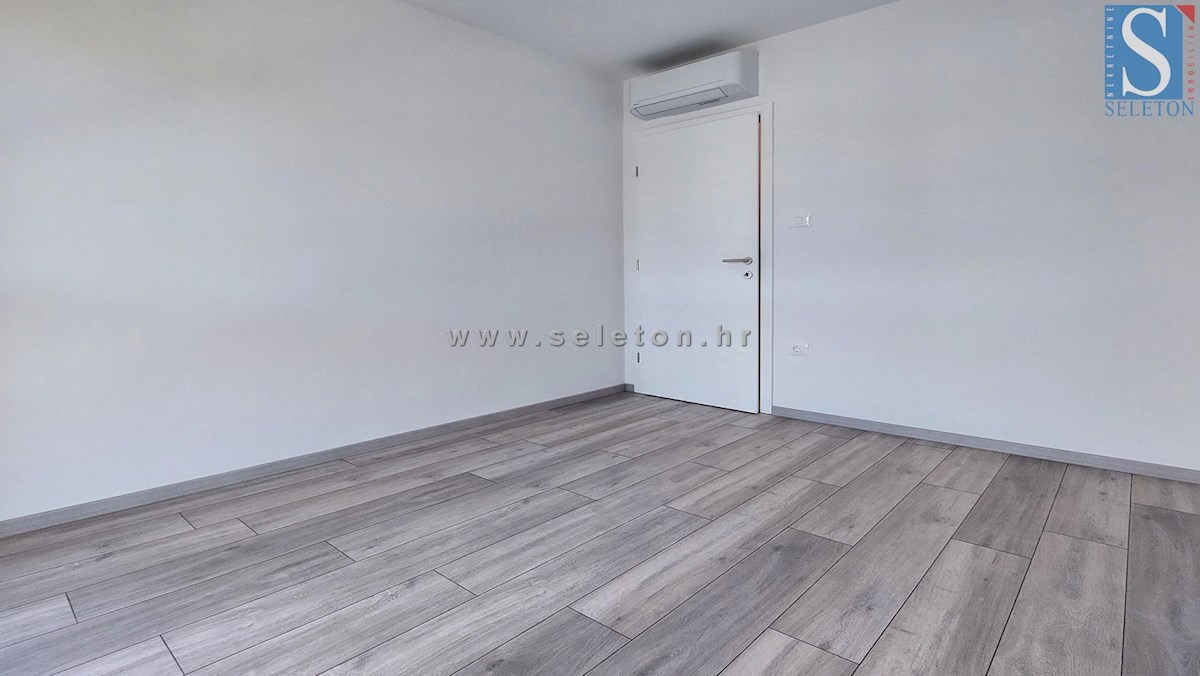 Istra, Poreč, novo stanovanje 67 m2 s pogledom na morje, DVIGALO, 2 parkirni mesti