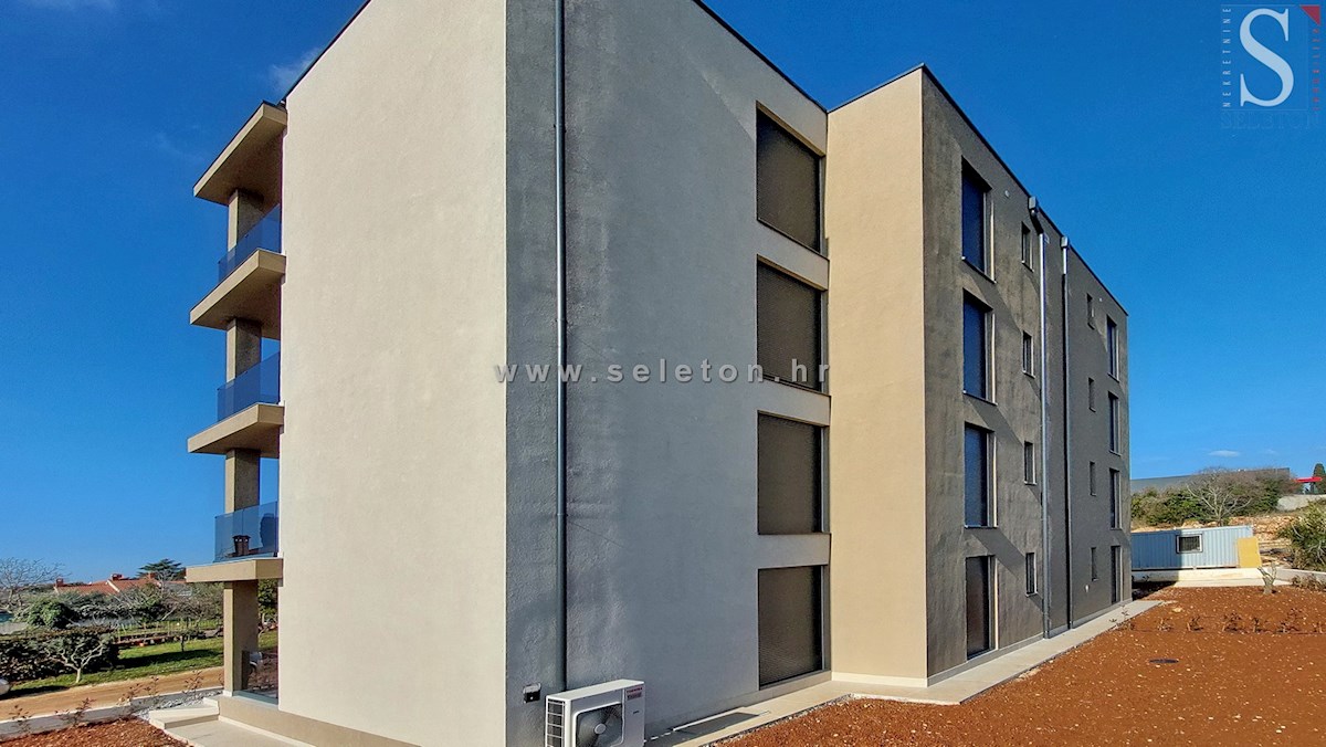 Istra, Poreč, novo stanovanje 67 m2 s pogledom na morje, DVIGALO, 2 parkirni mesti