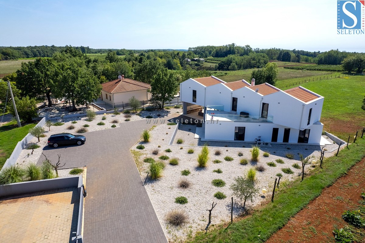 Istra, Poreč - okolica, moderna vila 437 m2 z bazenom in velikim vrtom