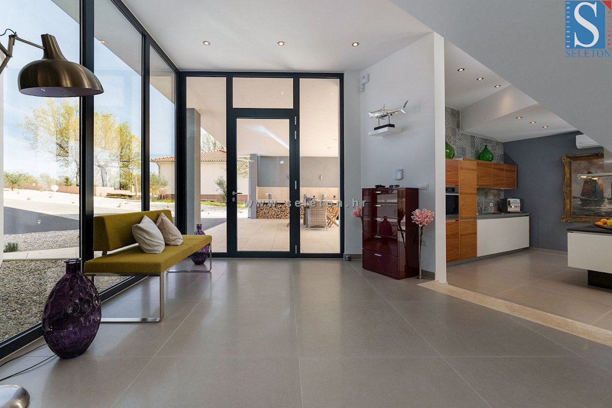 Istra, Poreč - okolica, moderna vila 437 m2 z bazenom in velikim vrtom