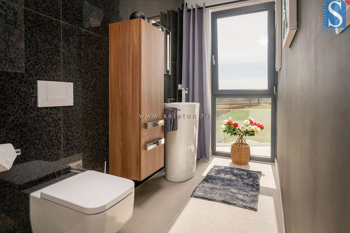 Istra, Poreč - okolica, moderna vila 437 m2 z bazenom in velikim vrtom