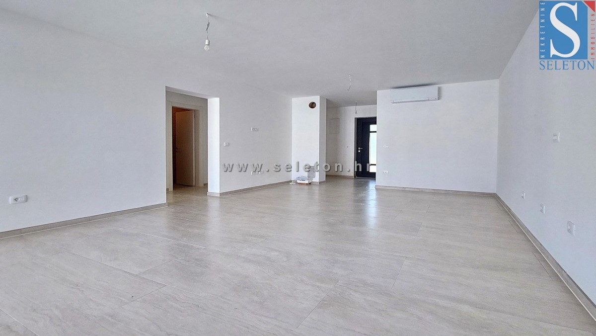 Poreč - novo stanovanje 84 m2 + strešna terasa 56 m2 s pogledom na morje