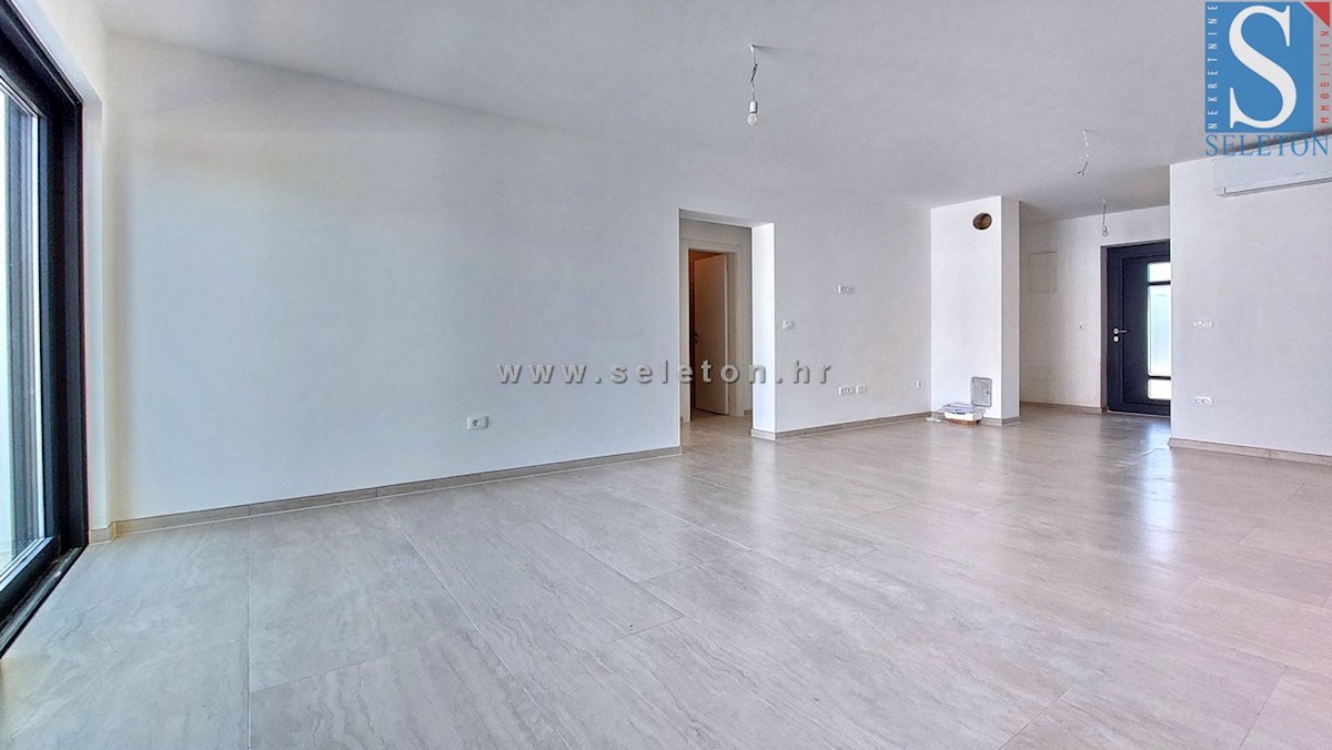 Poreč - novo stanovanje 84 m2 + strešna terasa 56 m2 s pogledom na morje