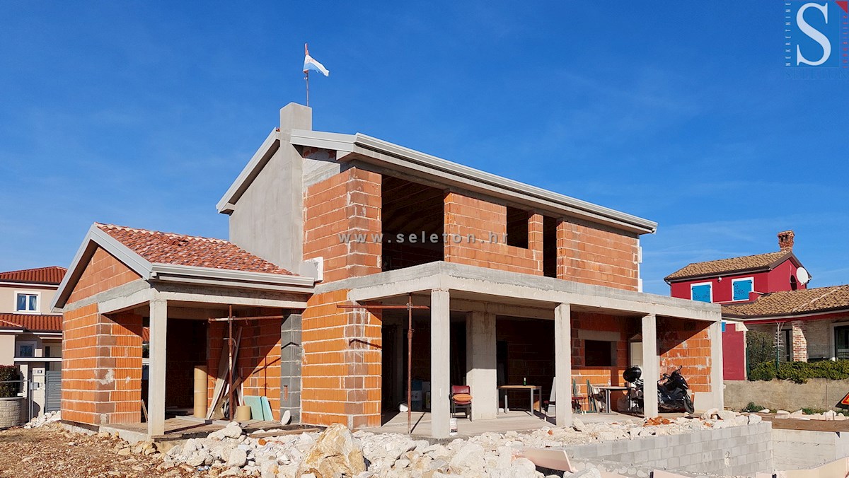Samostojna hiša 240 m2 s pogledom na morje, bazenom in garažo v bližini Poreča - v gradnji
