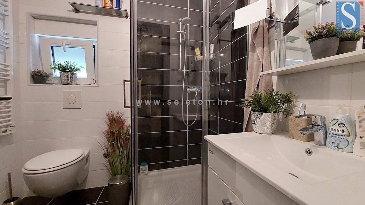 Funtana, opremljeno dvoetažno stanovanje 76 m2