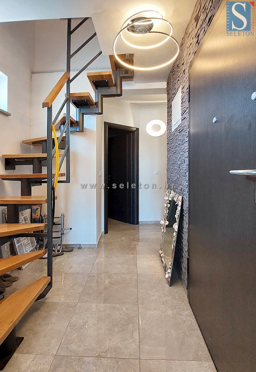 Funtana, opremljeno dvoetažno stanovanje 76 m2